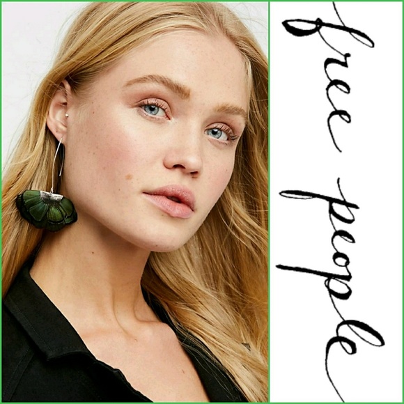 FREE PEOPLE Jewelry - 🐦 FREE PEOPLE FEATHER FAN FLARE HOOPS
